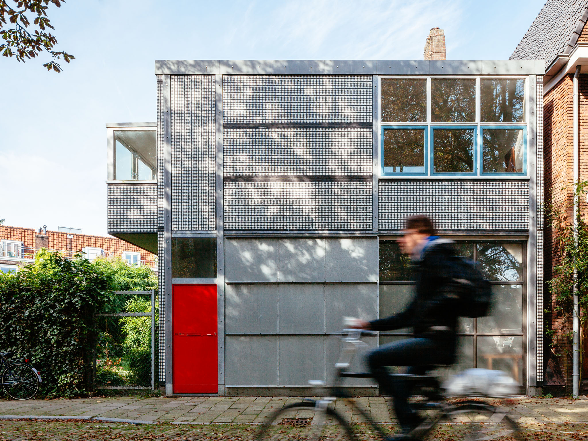Garage with chauffeur's flat in Utrecht, Netherlands, by Gerrit Rietveld