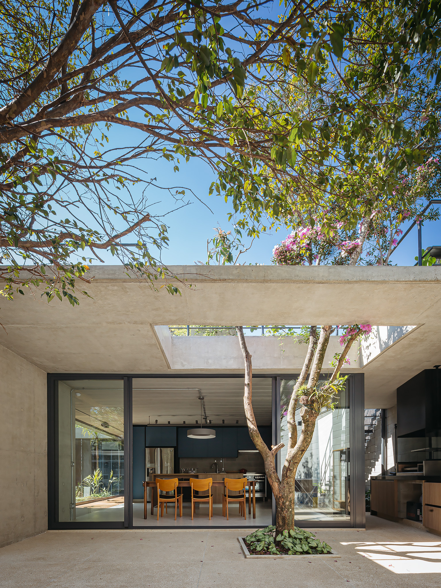 Jaboticabeiras House in São Paulo, by Terra e Tuma Arquitetos