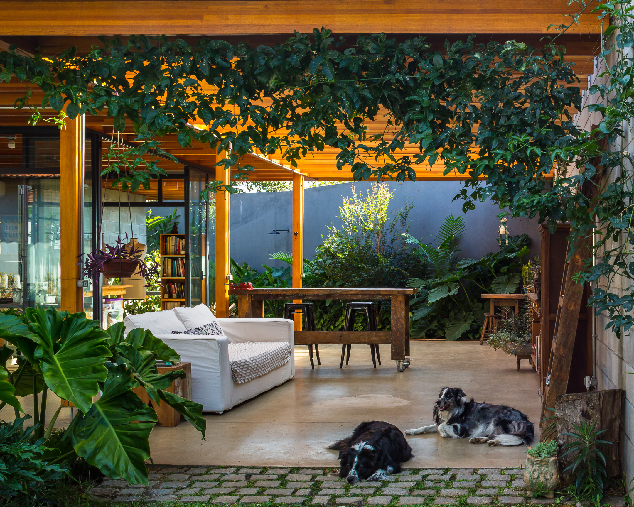 Curupaiti house in Lapa, by Terra e Tuma Arquitetos