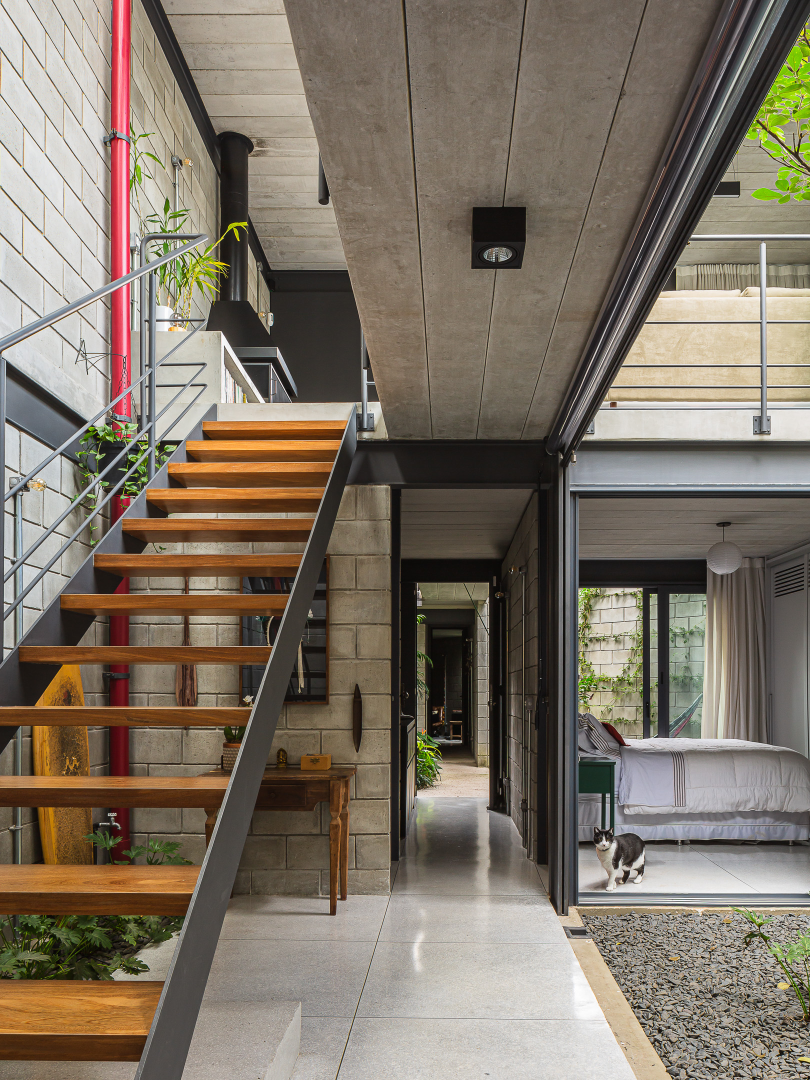 Ubaíra house in São Paulo, by Terra e Tuma Arquitetos