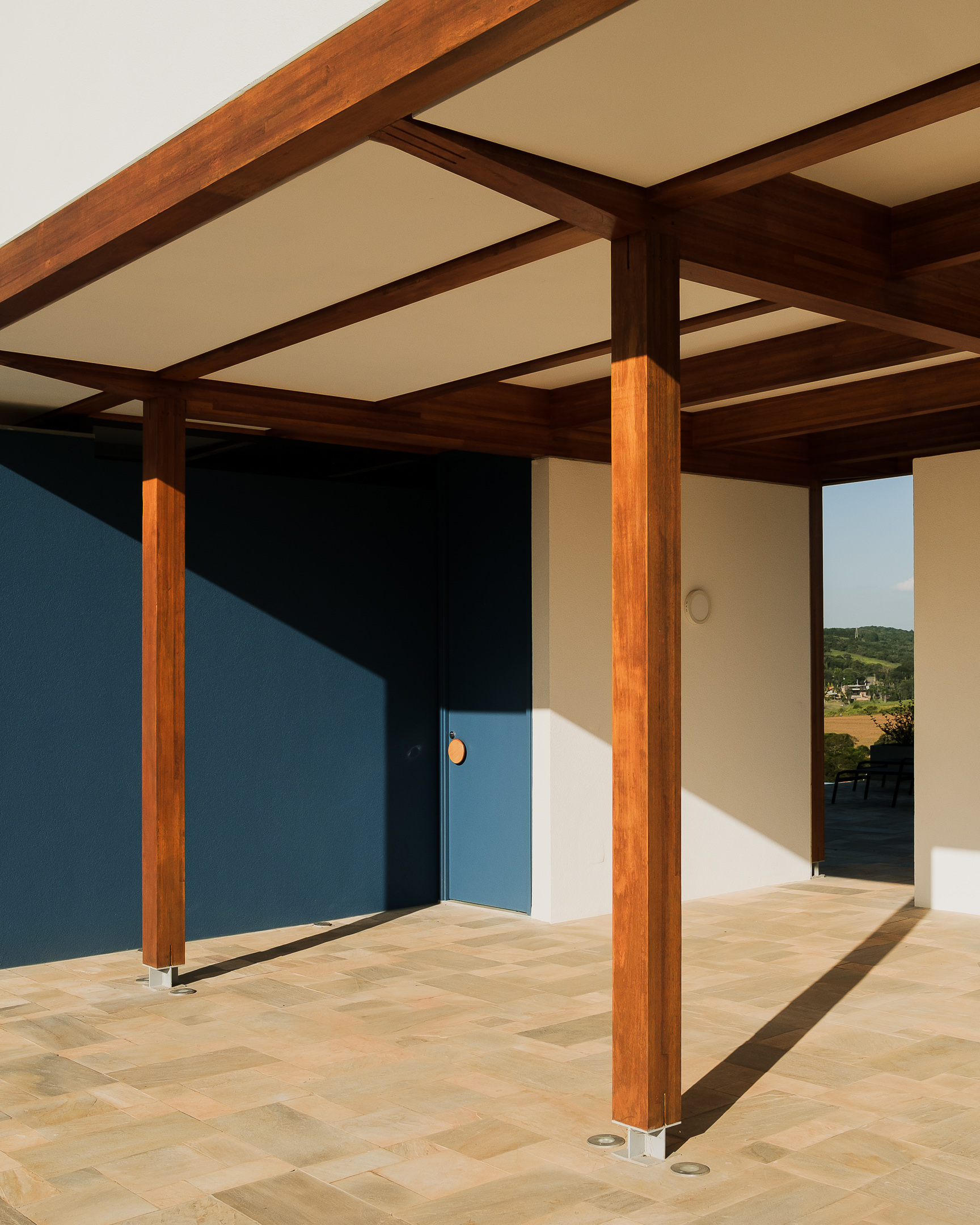 House in Ibiúna, by Cadu Marino and Claudia Bresciani