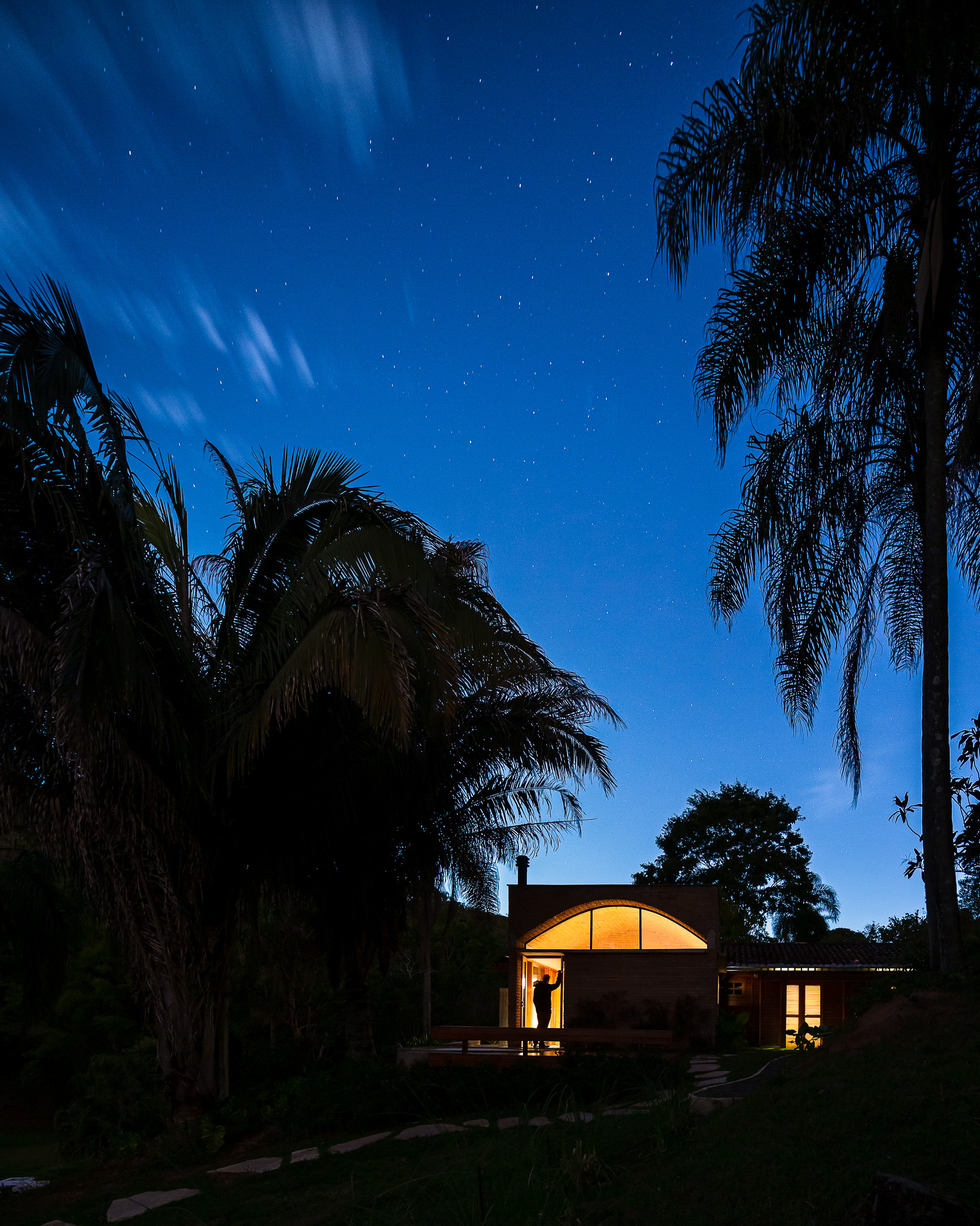 Rio Acima Cottage in Jundiaí, by Denis Joelsons