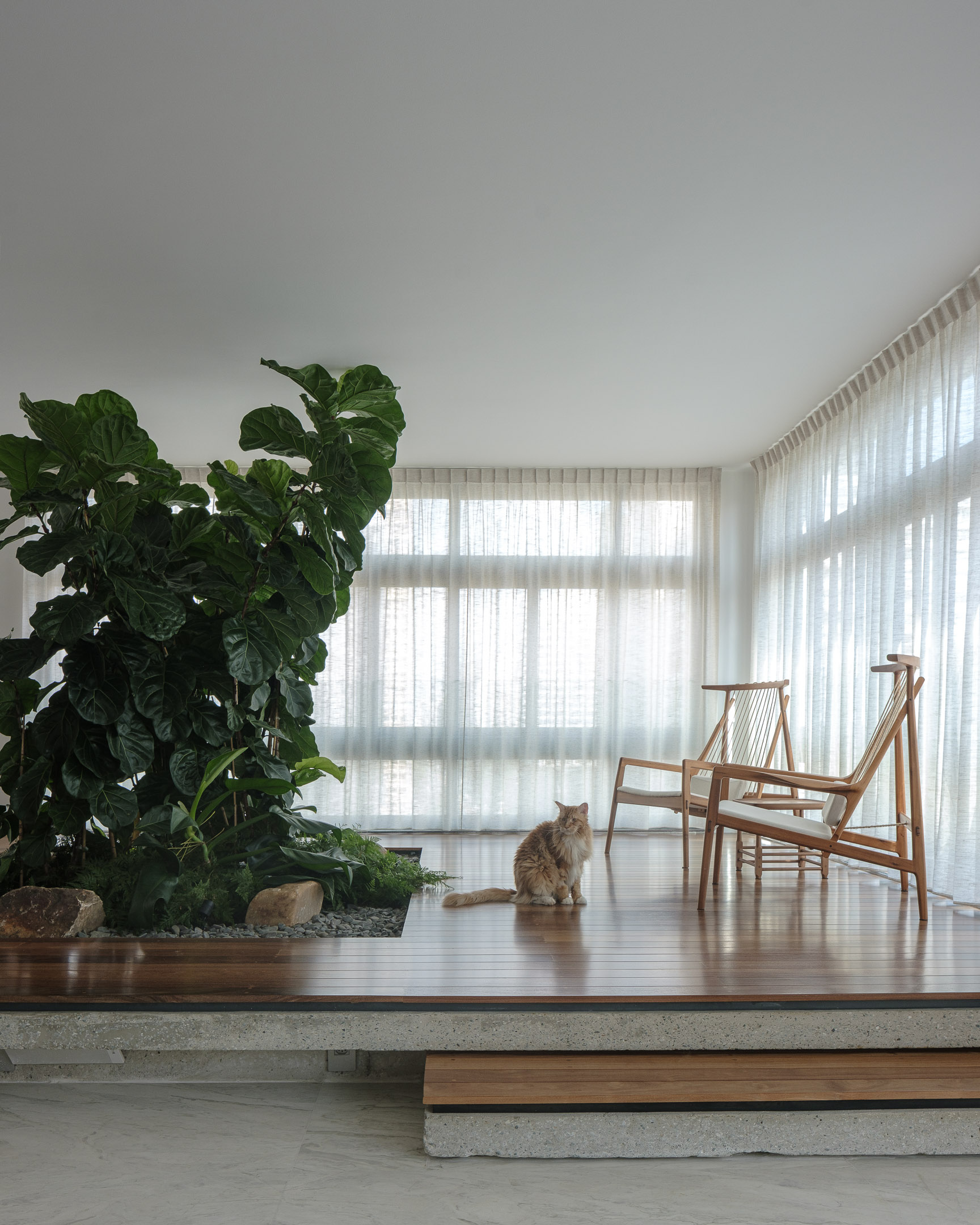 Bela Cintra Apartment in São Paulo, by Andrade Morettin Arquitetos
