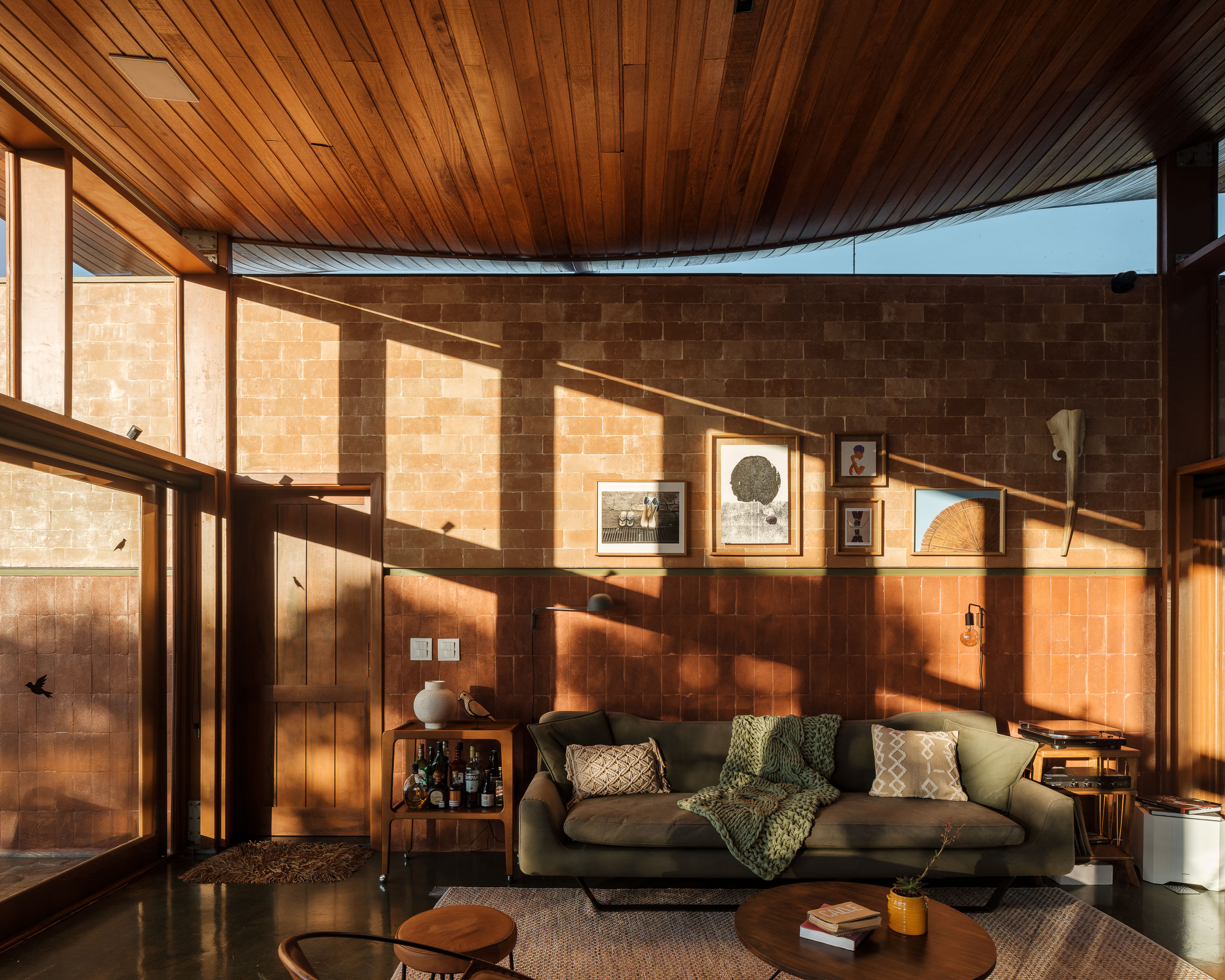 Koba House in Gonçalves, by Estúdio HAA!