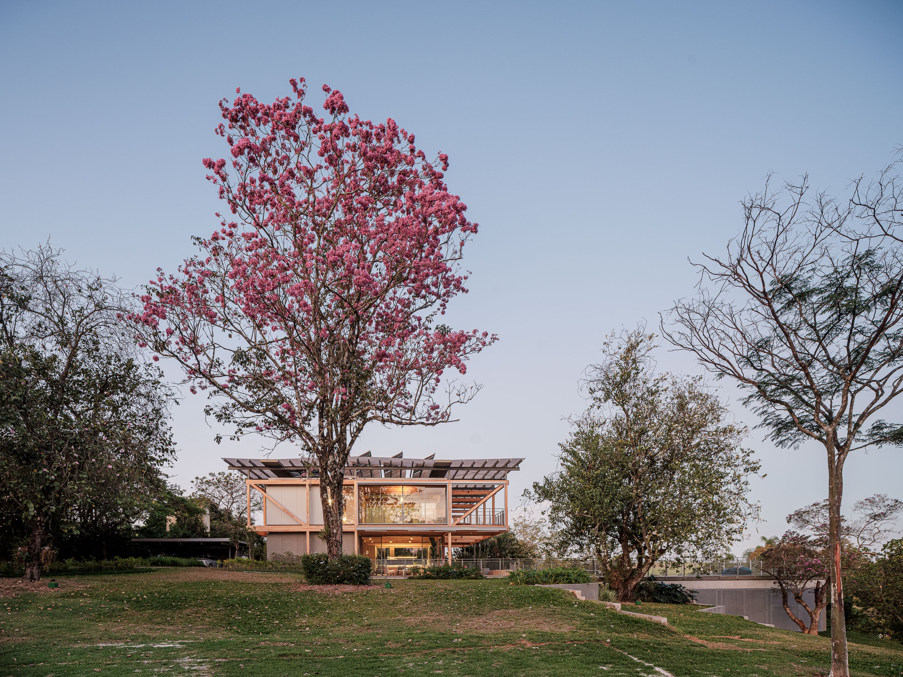 House in Jaguariúna, by Andrade Morettin Arquitetos