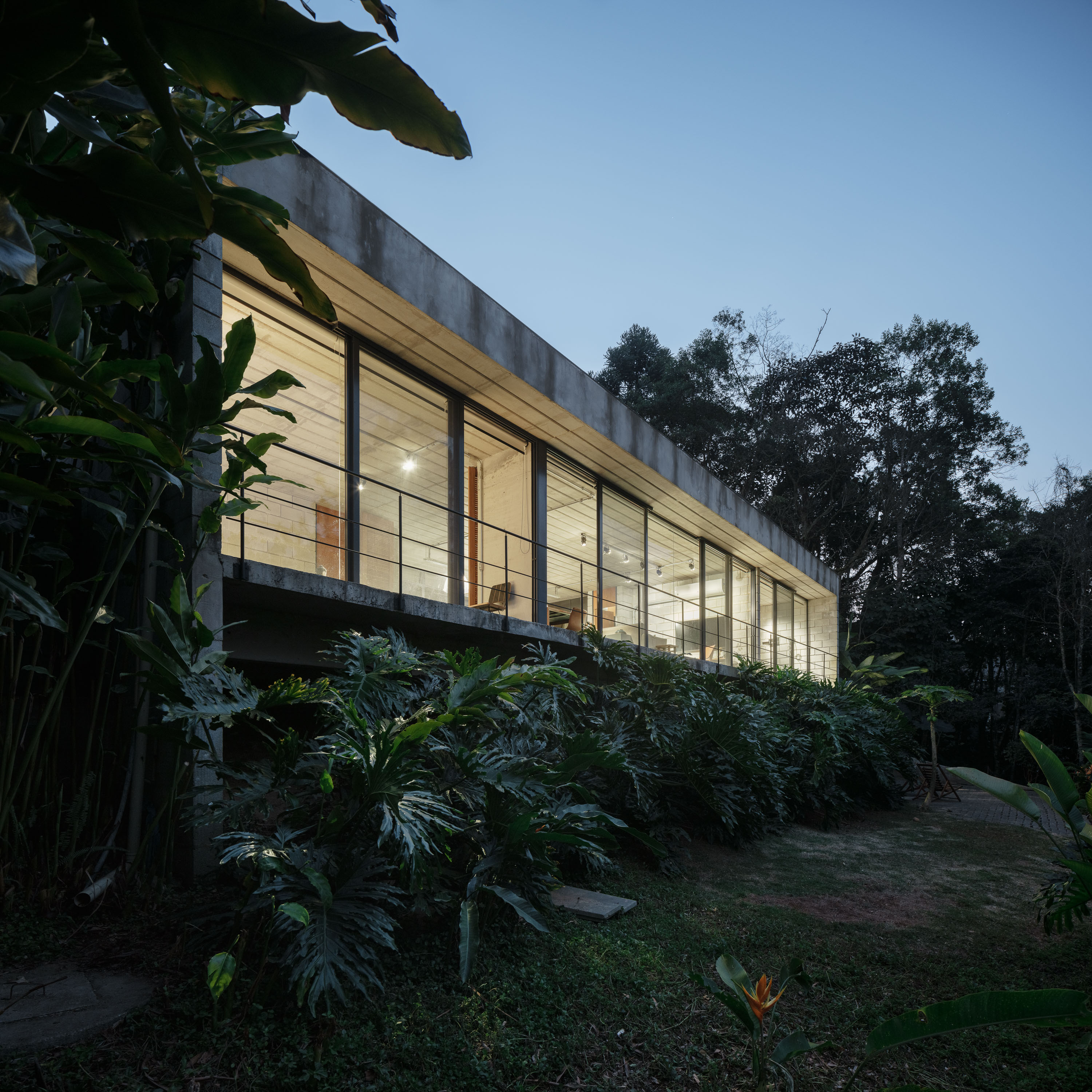 Lírio House in Santo André, by Terra e Tuma Arquitetos