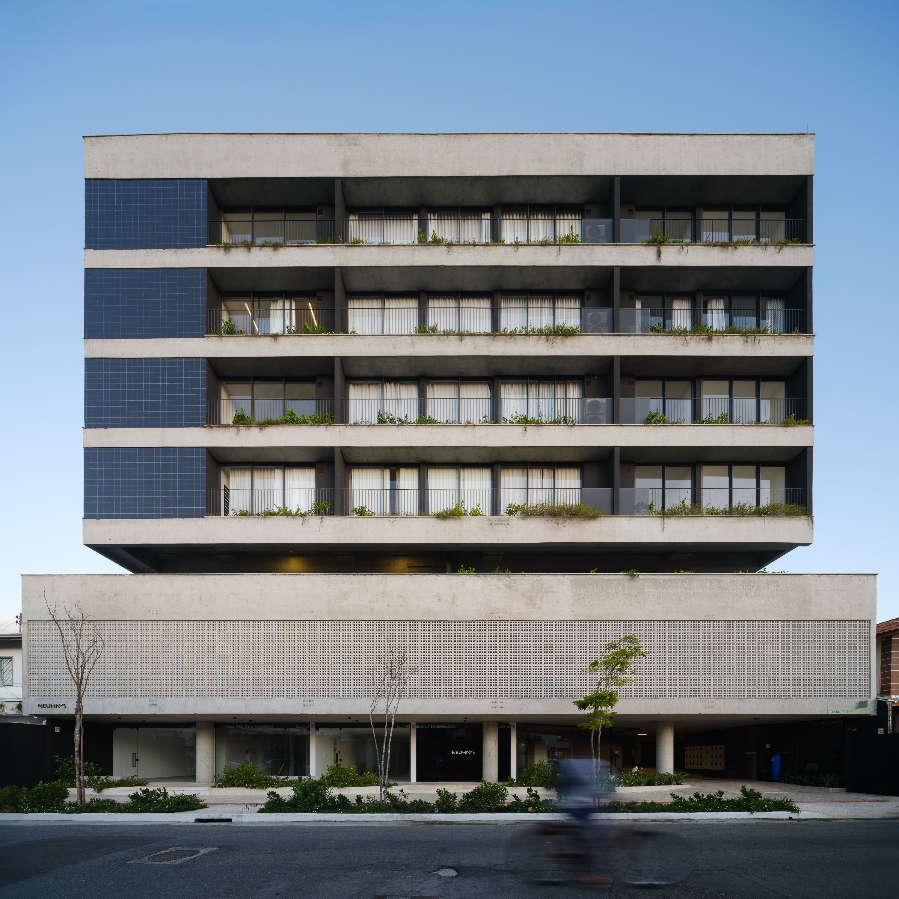 Botânico Building in Balneário Camboriú, Brazil, by Terra e Tuma Arquitetos
