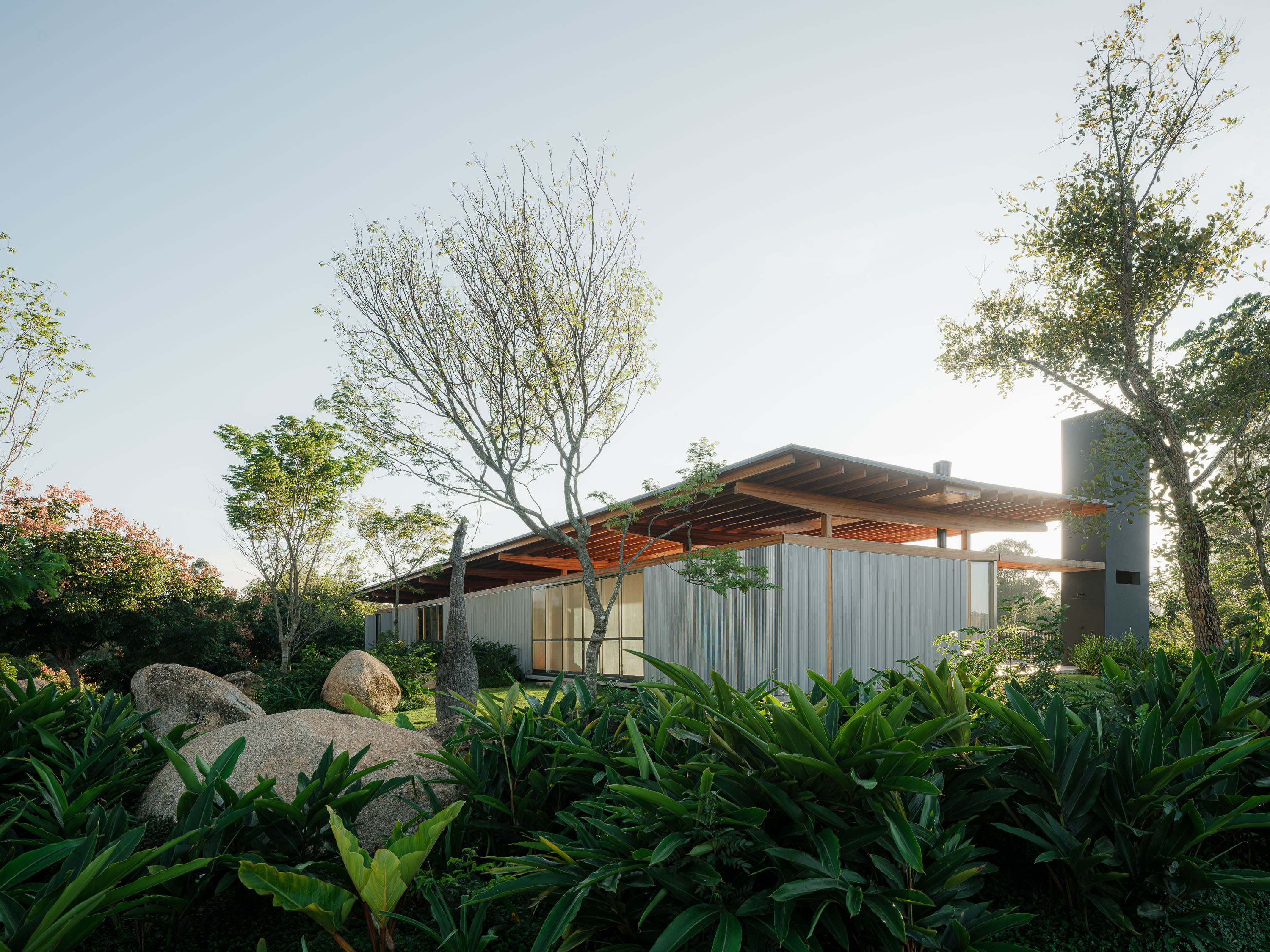 House in Itupeva, Brazil, by UNA MUNIZVIEGAS